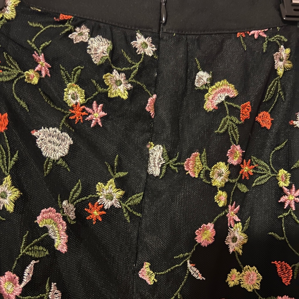 Forever 21 Black Floral A-Line Skirt - Picture 4 of 5